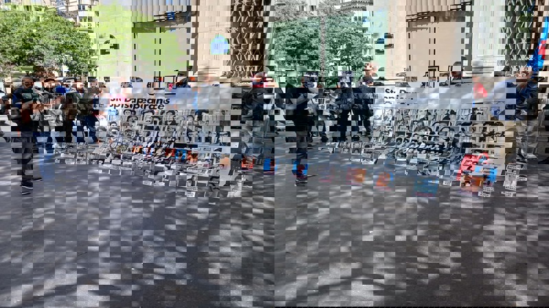 Paris'te Cumartesi Anneleri'yle dayan��ma eylemi 